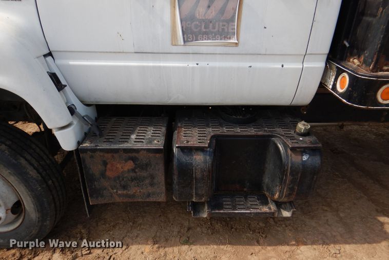 image for item DM0071 1993 GMC TopKick  flatbed truck