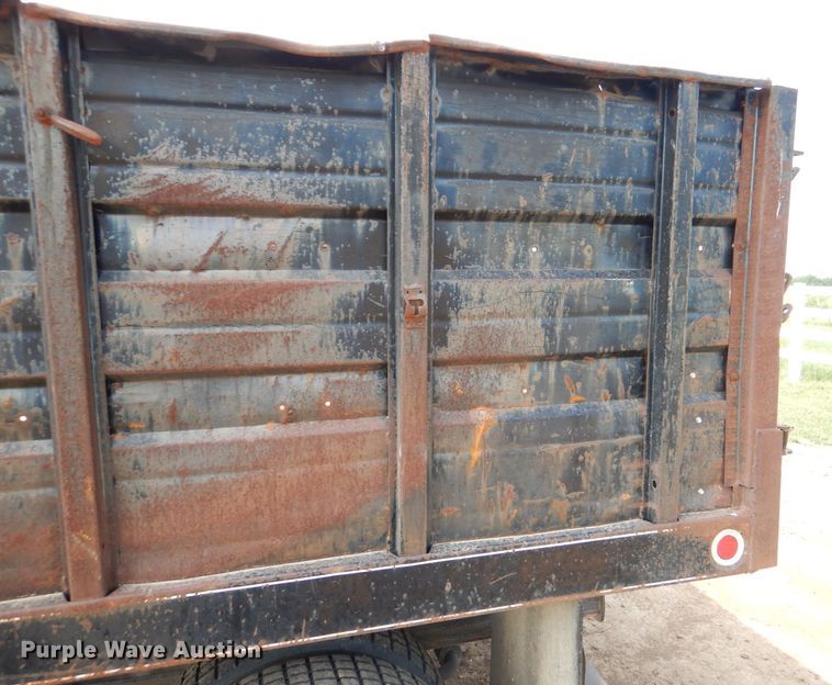 image for item DM0071 1993 GMC TopKick  flatbed truck