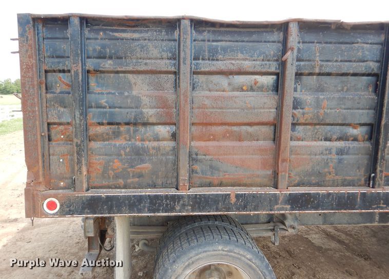 image for item DM0071 1993 GMC TopKick  flatbed truck