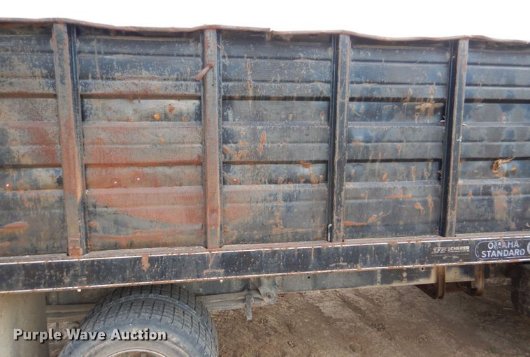 image for item DM0071 1993 GMC TopKick  flatbed truck