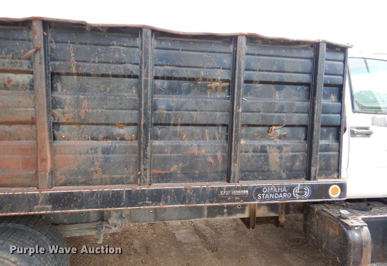 image for item DM0071 1993 GMC TopKick  flatbed truck