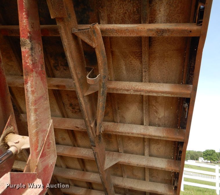 image for item DM0071 1993 GMC TopKick  flatbed truck