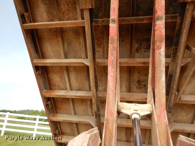 image for item DM0071 1993 GMC TopKick  flatbed truck