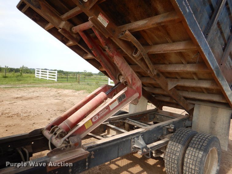 image for item DM0071 1993 GMC TopKick  flatbed truck