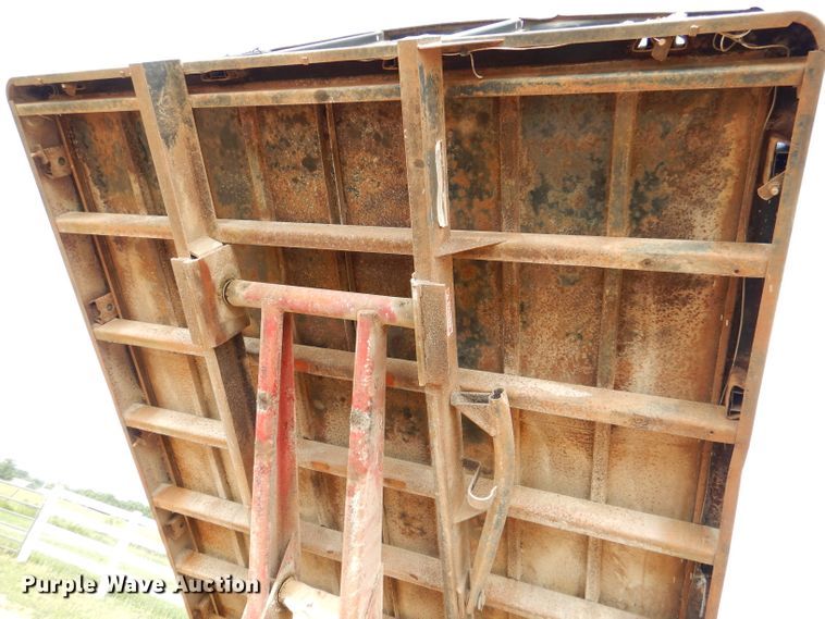 image for item DM0071 1993 GMC TopKick  flatbed truck