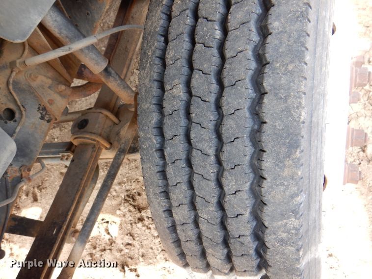 image for item DM0071 1993 GMC TopKick  flatbed truck