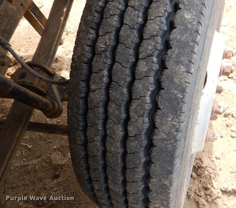 image for item DM0071 1993 GMC TopKick  flatbed truck