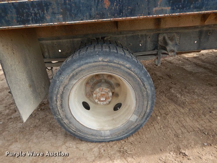 image for item DM0071 1993 GMC TopKick  flatbed truck