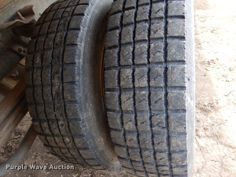 image for item DM0071 1993 GMC TopKick  flatbed truck