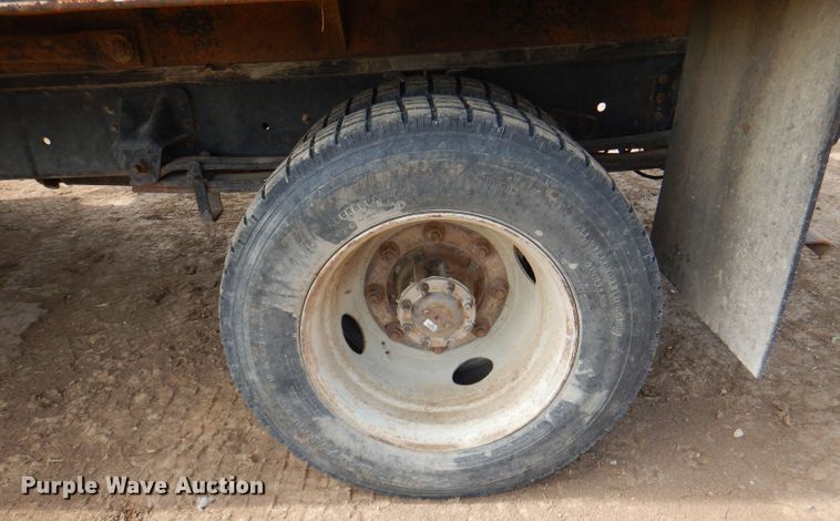 image for item DM0071 1993 GMC TopKick  flatbed truck