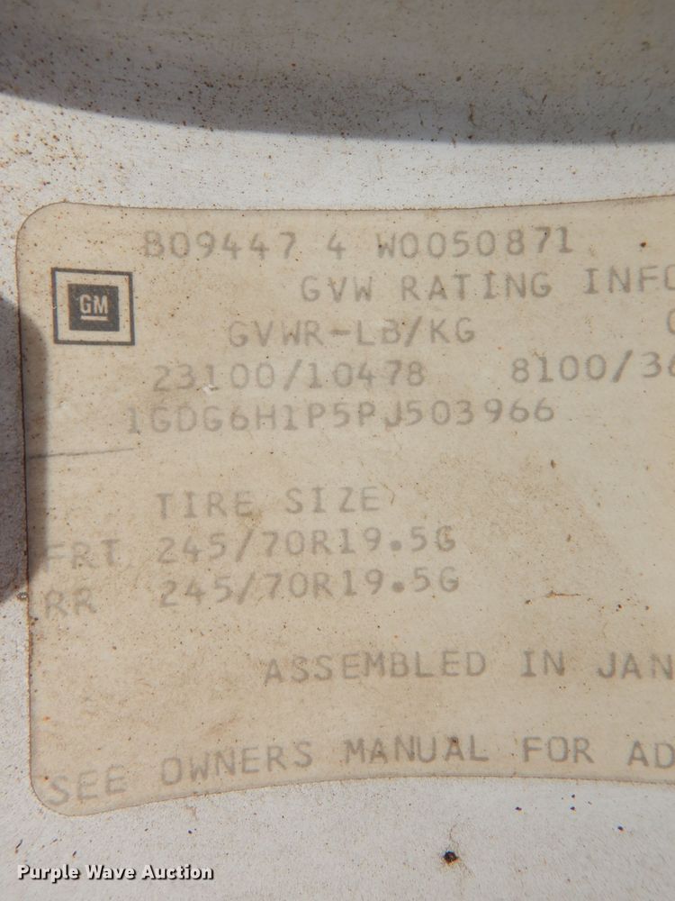 image for item DM0071 1993 GMC TopKick  flatbed truck