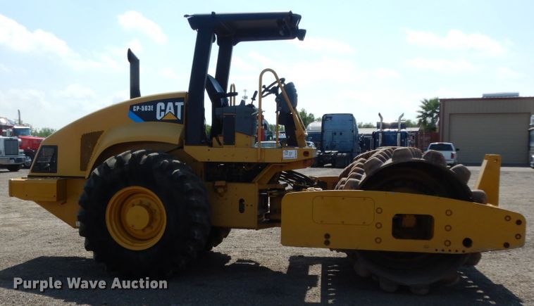 image for item DM2984 2005 Caterpillar CP-563E  single drum vibratory roller