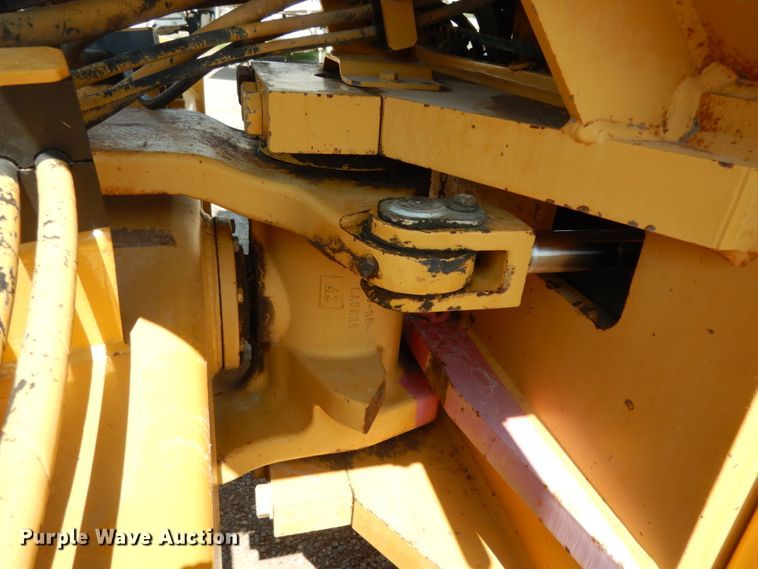 image for item DM2984 2005 Caterpillar CP-563E  single drum vibratory roller