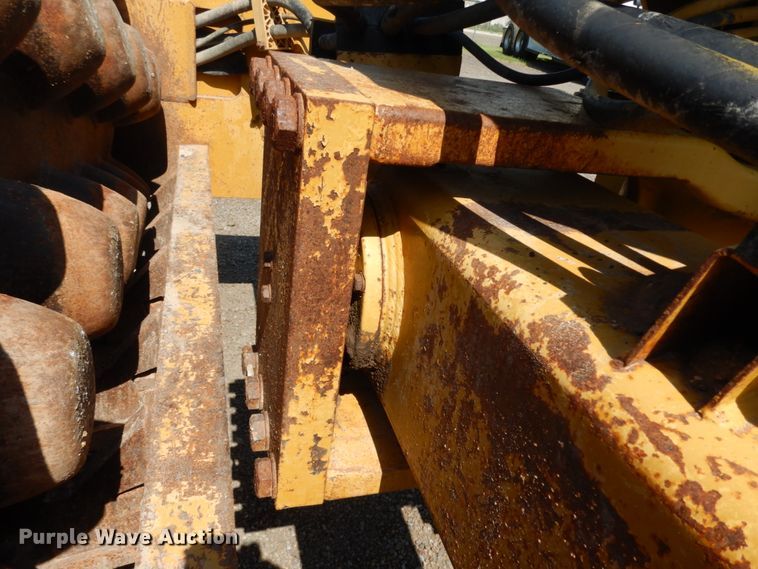 image for item DM2984 2005 Caterpillar CP-563E  single drum vibratory roller