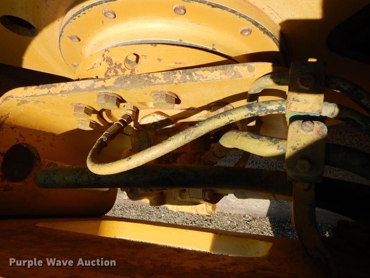 image for item DM2984 2005 Caterpillar CP-563E  single drum vibratory roller