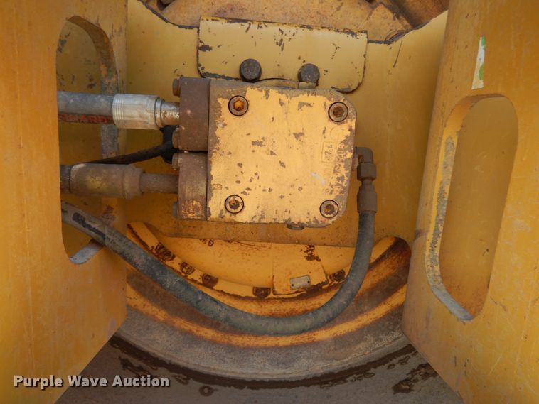 image for item DM2984 2005 Caterpillar CP-563E  single drum vibratory roller