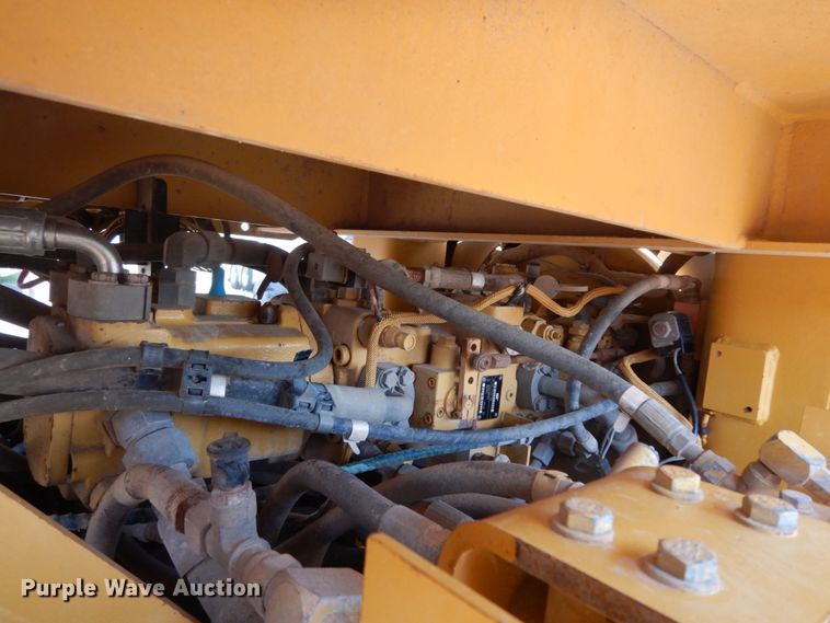 image for item DM2984 2005 Caterpillar CP-563E  single drum vibratory roller