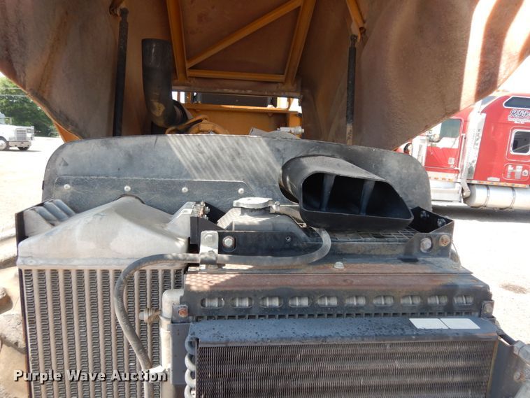 image for item DM2984 2005 Caterpillar CP-563E  single drum vibratory roller