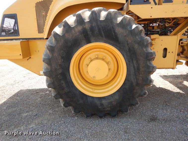 image for item DM2984 2005 Caterpillar CP-563E  single drum vibratory roller