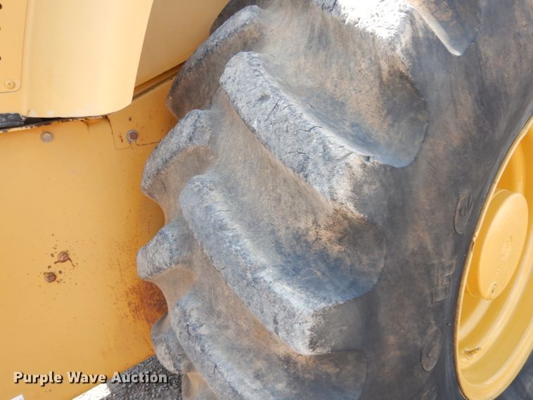 image for item DM2984 2005 Caterpillar CP-563E  single drum vibratory roller