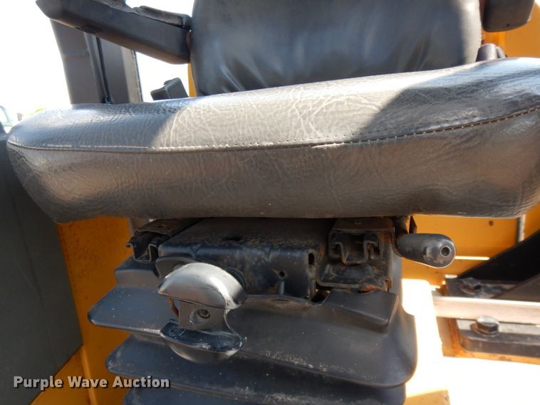 image for item DM2984 2005 Caterpillar CP-563E  single drum vibratory roller