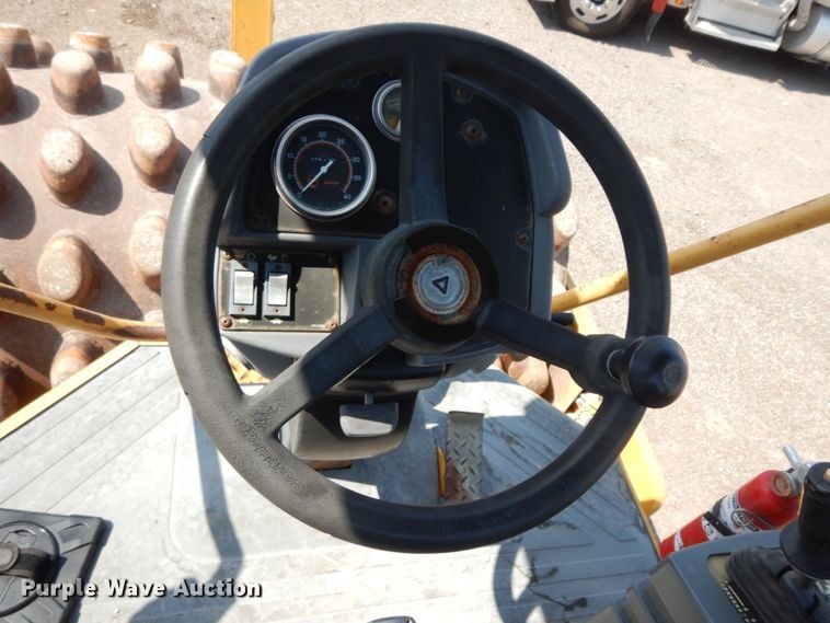 image for item DM2984 2005 Caterpillar CP-563E  single drum vibratory roller