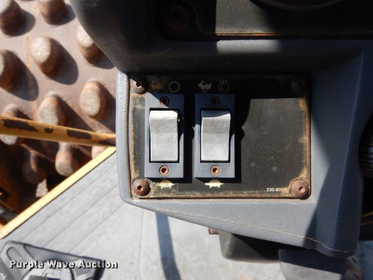 image for item DM2984 2005 Caterpillar CP-563E  single drum vibratory roller