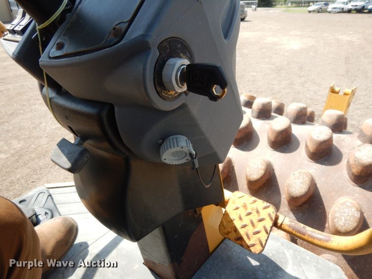 image for item DM2984 2005 Caterpillar CP-563E  single drum vibratory roller