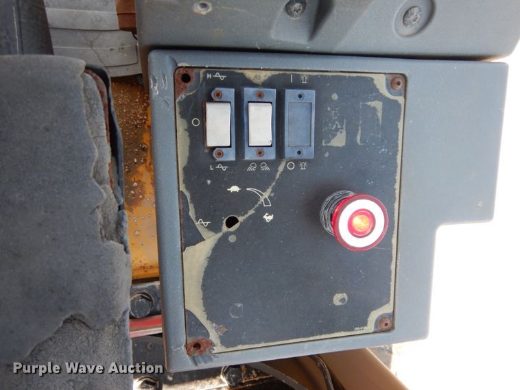 image for item DM2984 2005 Caterpillar CP-563E  single drum vibratory roller