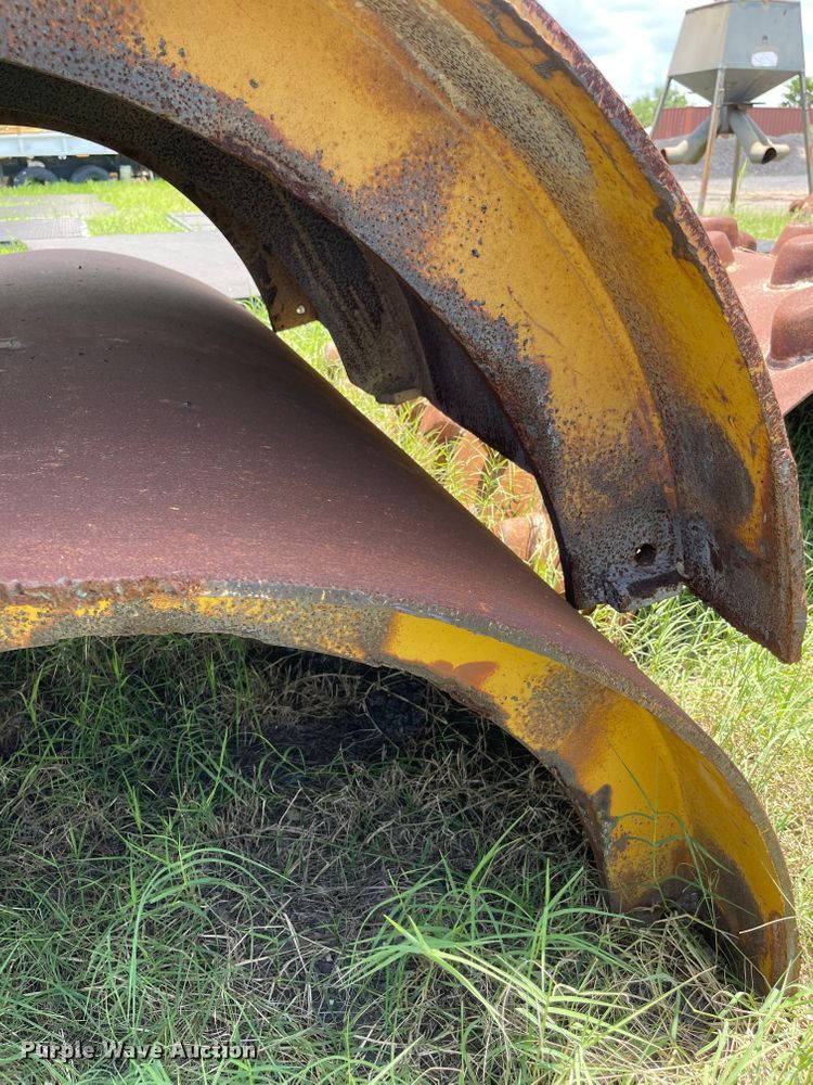 image for item DM2984 2005 Caterpillar CP-563E  single drum vibratory roller