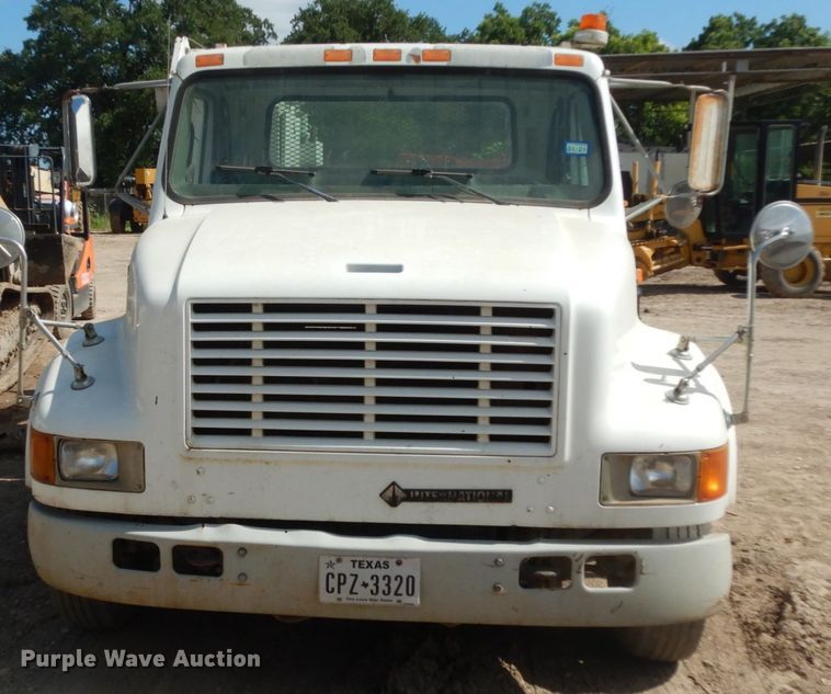 image for item DM2994 2001 International 4700  utility / service truck