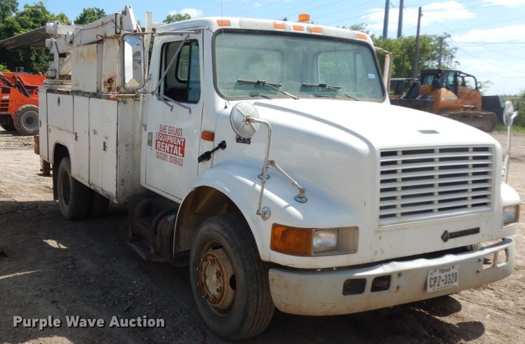 image for item DM2994 2001 International 4700  utility / service truck