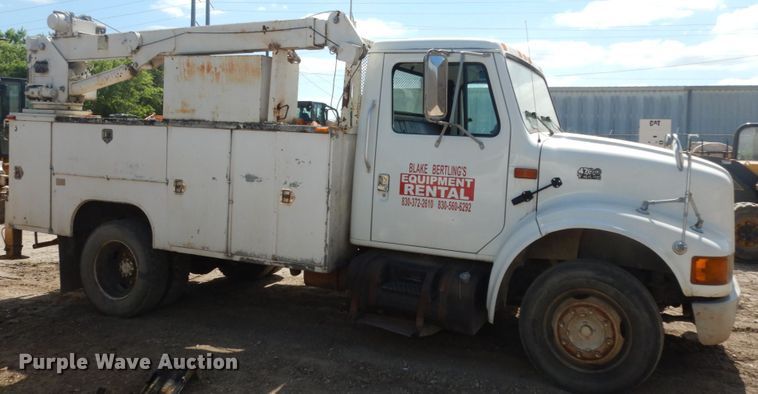 image for item DM2994 2001 International 4700  utility / service truck