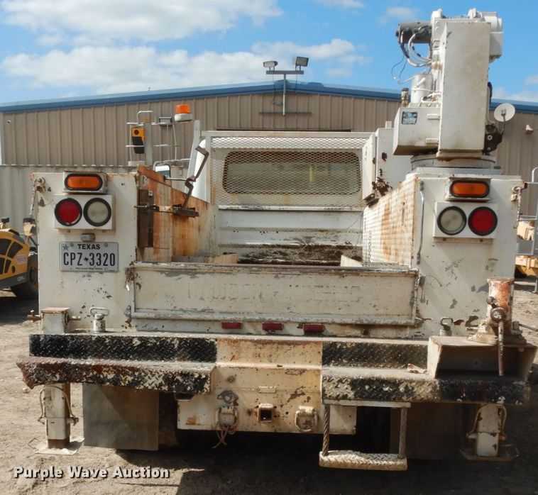 image for item DM2994 2001 International 4700  utility / service truck