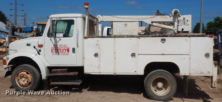 image for item DM2994 2001 International 4700  utility / service truck