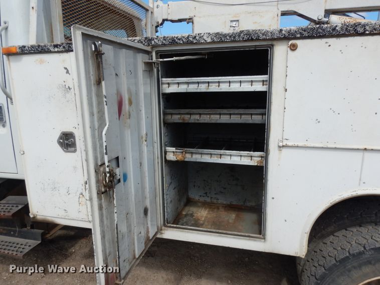 image for item DM2994 2001 International 4700  utility / service truck