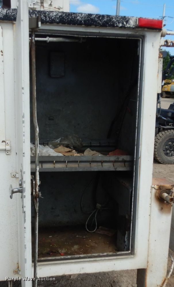 image for item DM2994 2001 International 4700  utility / service truck