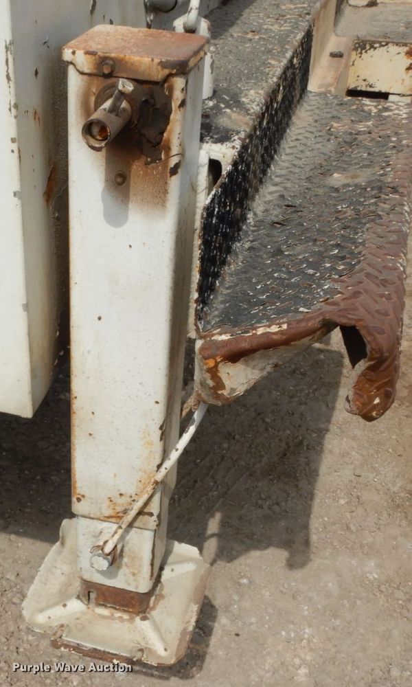 image for item DM2994 2001 International 4700  utility / service truck