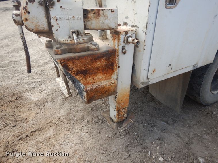 image for item DM2994 2001 International 4700  utility / service truck