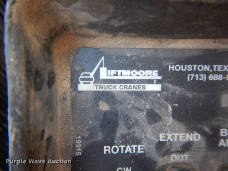 image for item DM2994 2001 International 4700  utility / service truck