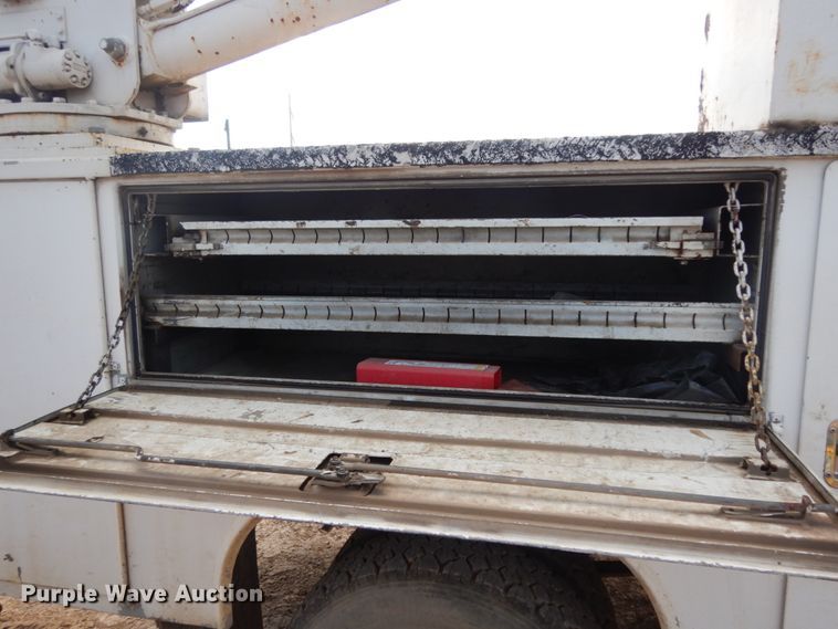 image for item DM2994 2001 International 4700  utility / service truck