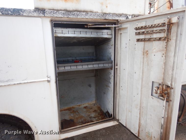 image for item DM2994 2001 International 4700  utility / service truck