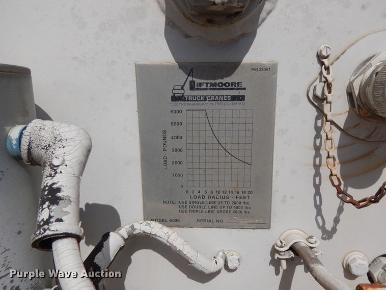 image for item DM2994 2001 International 4700  utility / service truck