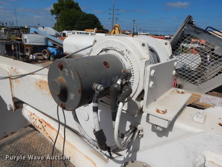 image for item DM2994 2001 International 4700  utility / service truck