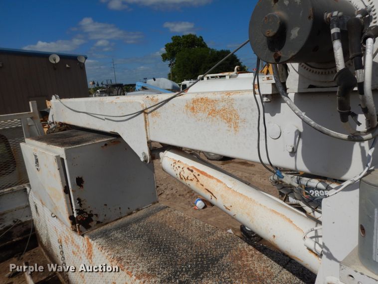 image for item DM2994 2001 International 4700  utility / service truck