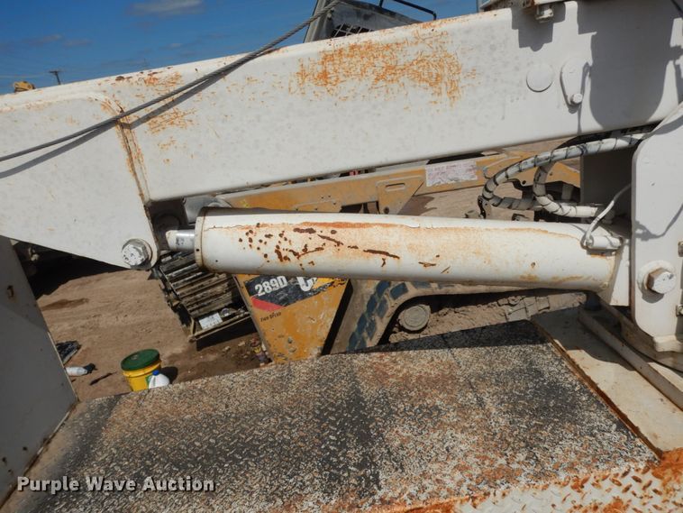 image for item DM2994 2001 International 4700  utility / service truck