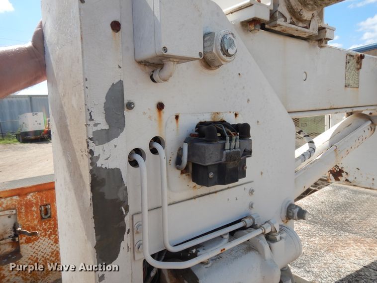 image for item DM2994 2001 International 4700  utility / service truck