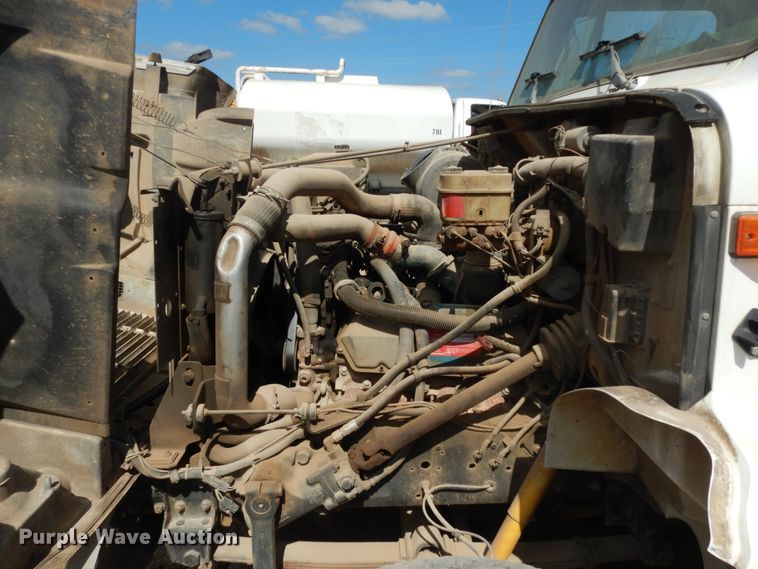 image for item DM2994 2001 International 4700  utility / service truck