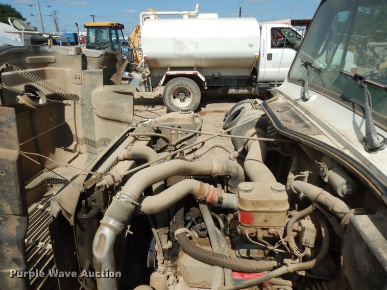 image for item DM2994 2001 International 4700  utility / service truck