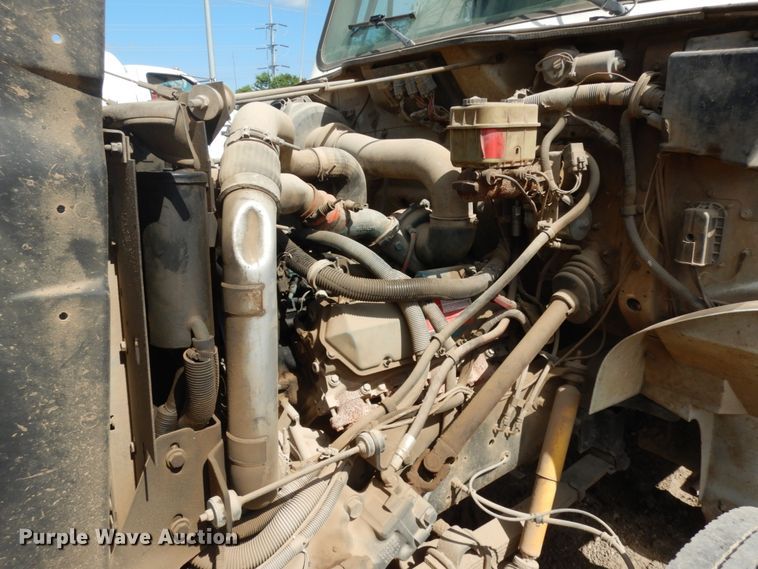 image for item DM2994 2001 International 4700  utility / service truck